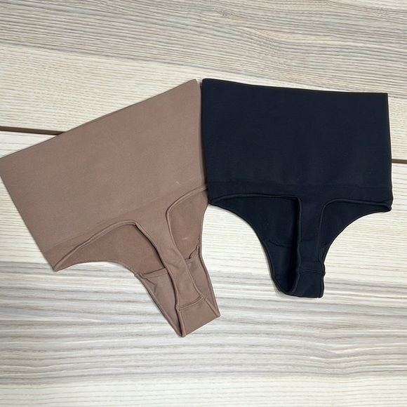 SKIMS Core Control Thong - Picture 4 of 4